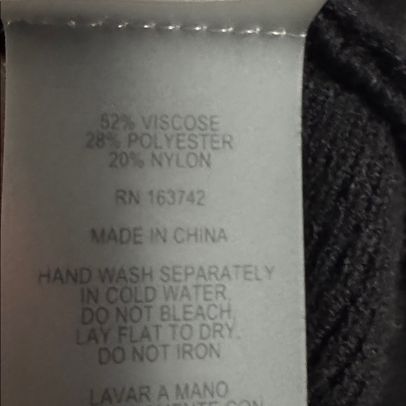 LIV MILANO 🆕 Viscose Blend Gold Chain Embellished Long Sleeve Sweater NWOT Sz 2x - Picture 7 of 7